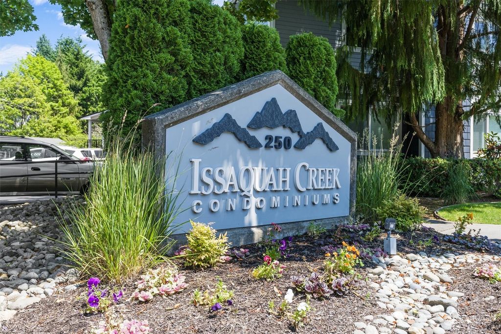 Photo of 250 NW Dogwood Street #D302, Issaquah, WA 98027 (MLS # 2130198)
