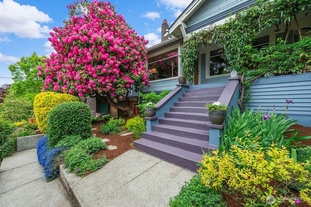 Photo of 934 30th Avenue, Seattle, WA 98122 (MLS # 2520894)