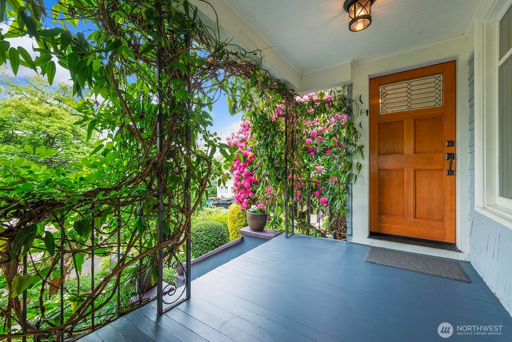 Photo of 934 30th Avenue, Seattle, WA 98122 (MLS # 2520894)
