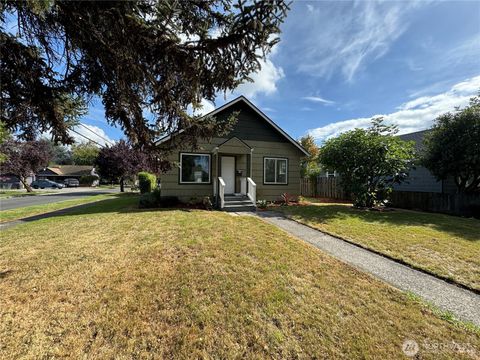Photo of 566 18th Avenue, Longview, WA 98632 (MLS # 2441490)
