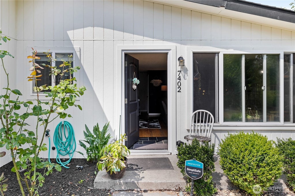Photo of 7402 E F St ST, Tacoma, WA 98404 (MLS # 2560521)