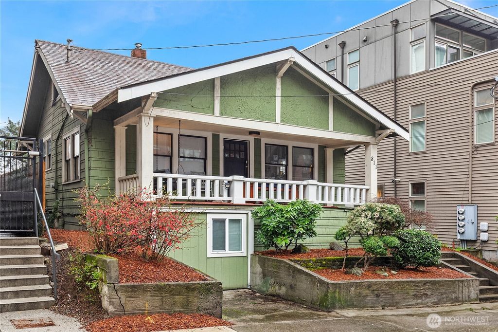 Photo of 811 NE 66th Street, Seattle, WA 98115 (MLS # 2531022)