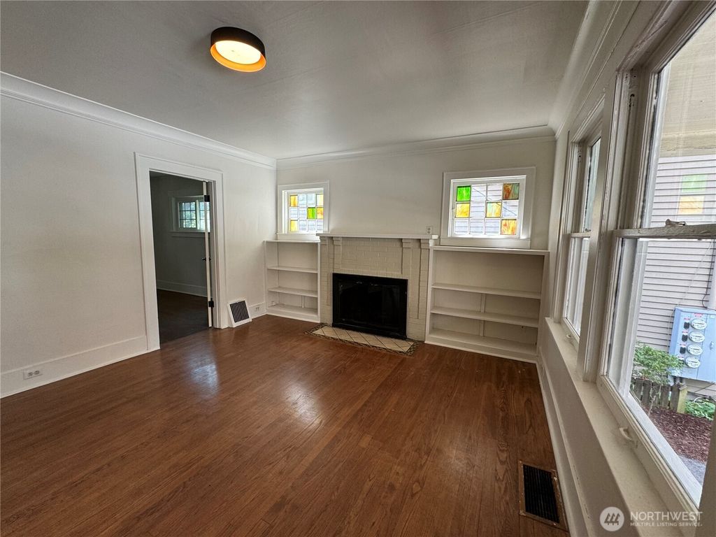 Photo of 811 NE 66th Street, Seattle, WA 98115 (MLS # 2531022)