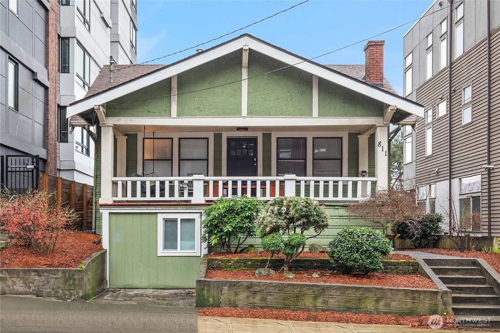 Photo of 811 NE 66th Street, Seattle, WA 98115 (MLS # 2531022)