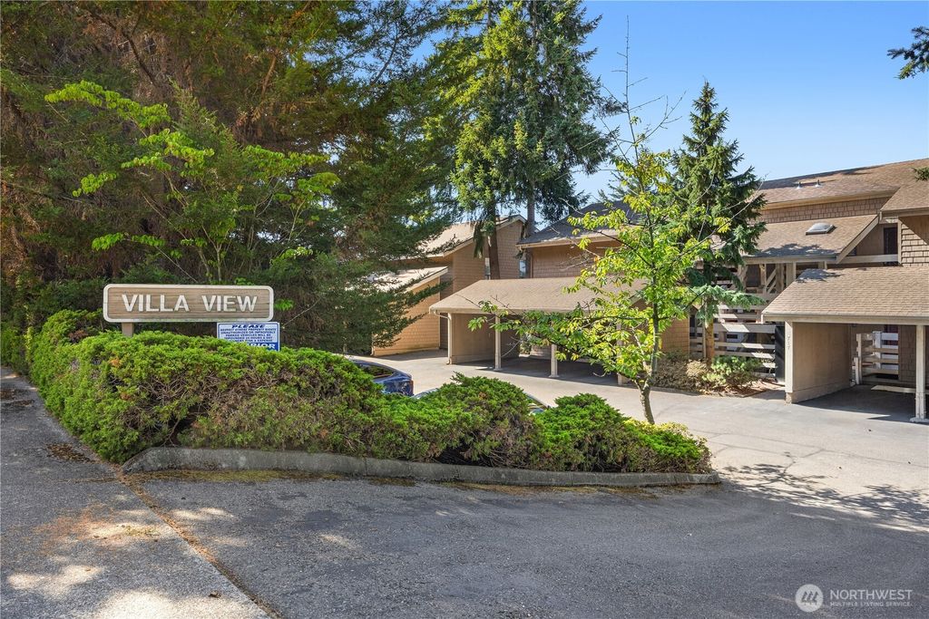 Photo of 717 122nd Avenue NE #B1, Bellevue, WA 98005 (MLS # 2434552)