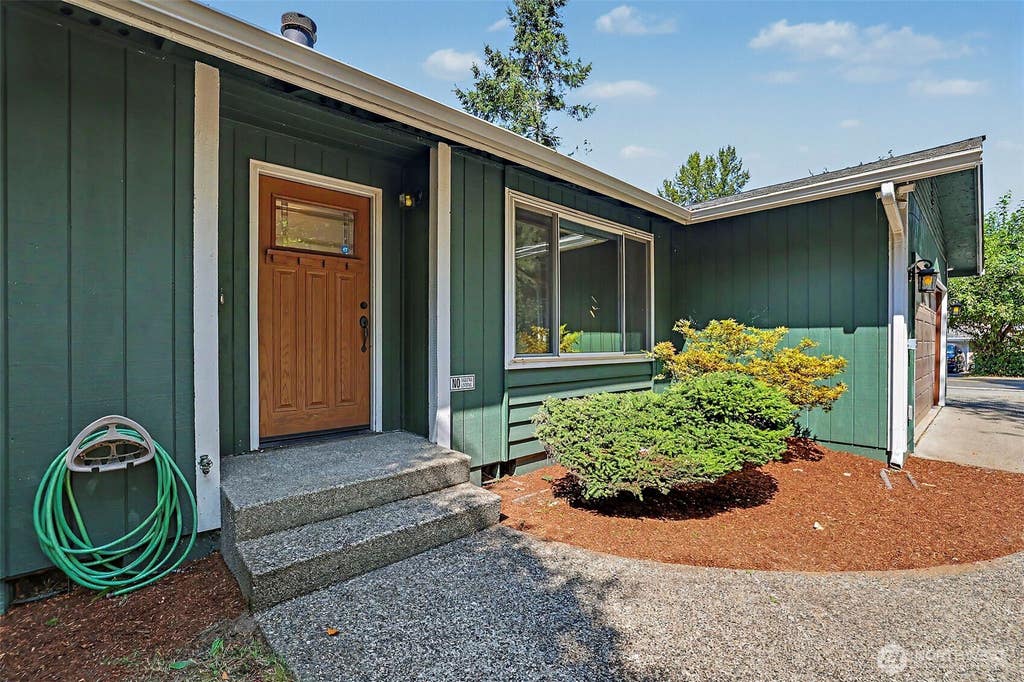 Photo of 14205 154th Avenue SE, Renton, WA 98059 (MLS # 2571980)