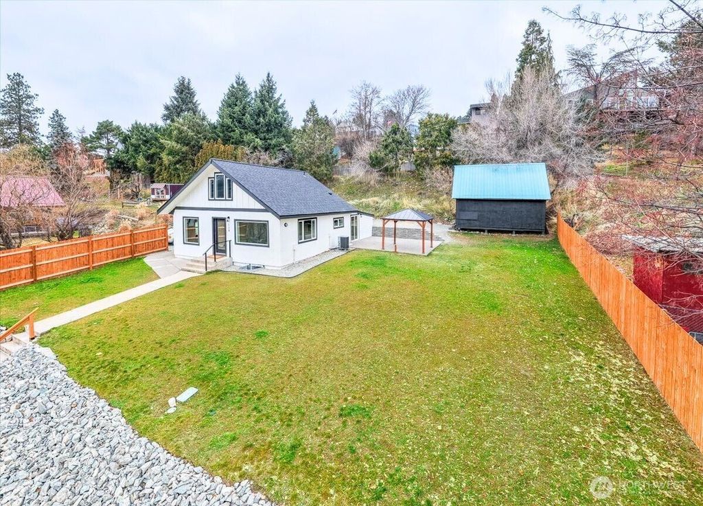 Photo of 124 Boetzkes Avenue, Manson, WA 98831 (MLS # 2465202)