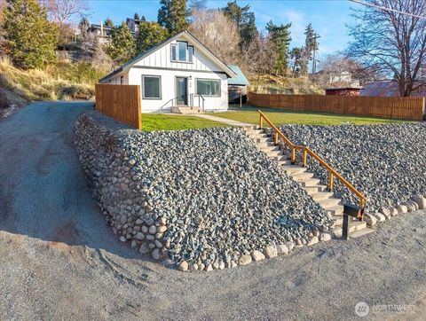 Photo of 124 Boetzkes Avenue, Manson, WA 98831 (MLS # 2465202)