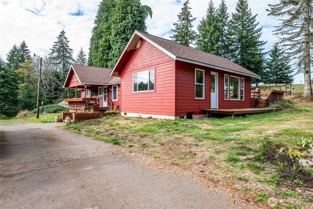 Photo of 2008 Spirit Lake Highway, Castle Rock, WA 98611 (MLS # 2589666)