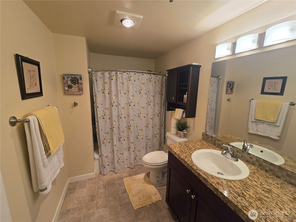 Photo of 1840 S 284th Lane #H-204, Federal Way, WA 98003 (MLS # 2420337)