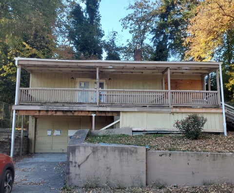 Photo of 911 Allen Drive, Kelso, WA 98626 (MLS # 2598727)