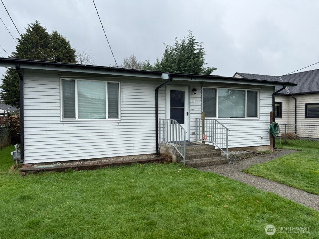 Photo of 418 Williams Avenue N, Renton, WA 98057 (MLS # 2496271)