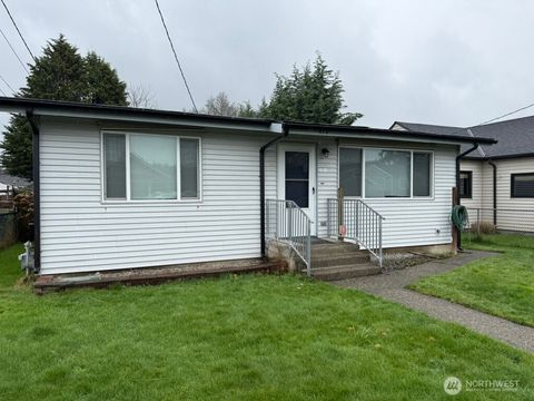 Photo of 418 Williams Avenue N, Renton, WA 98057 (MLS # 2496271)