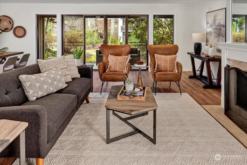 Photo of 1600 NE 140th Street #E2, Seattle, WA 98125 (MLS # 2194106)