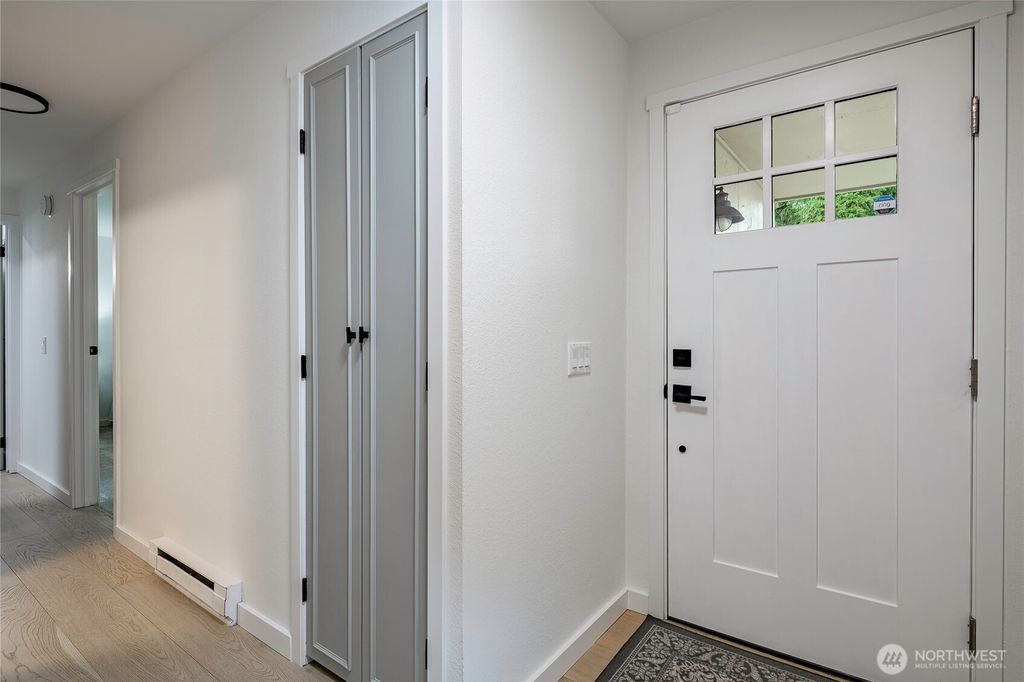 Photo of 1607 102nd Place NE #D1, Bellevue, WA 98004 (MLS # 2557524)