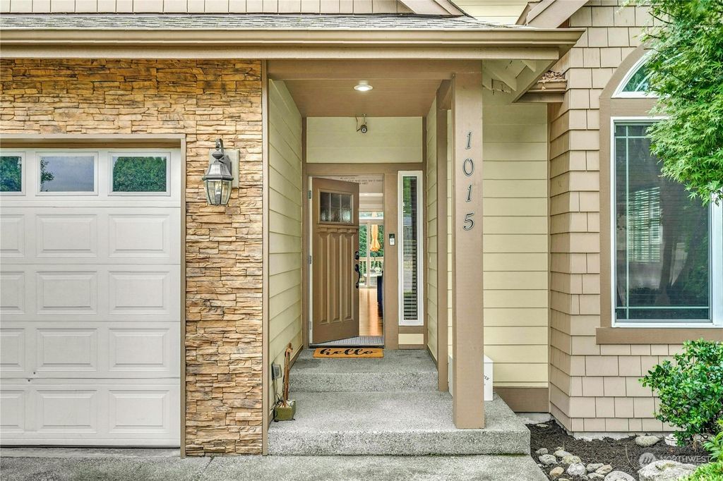 Photo of 1015 N 29th Street, Renton, WA 98056 (MLS # 2280584)