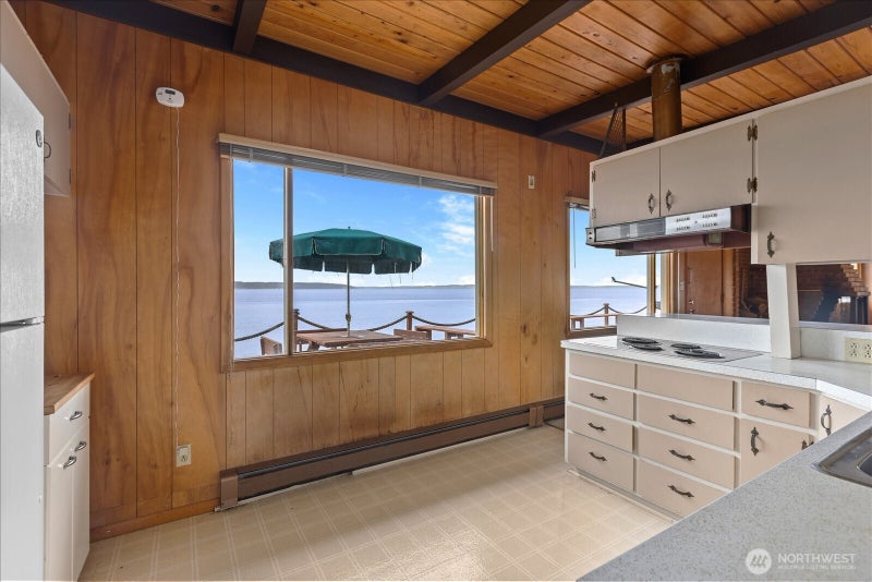 1085 Rockaway Lane