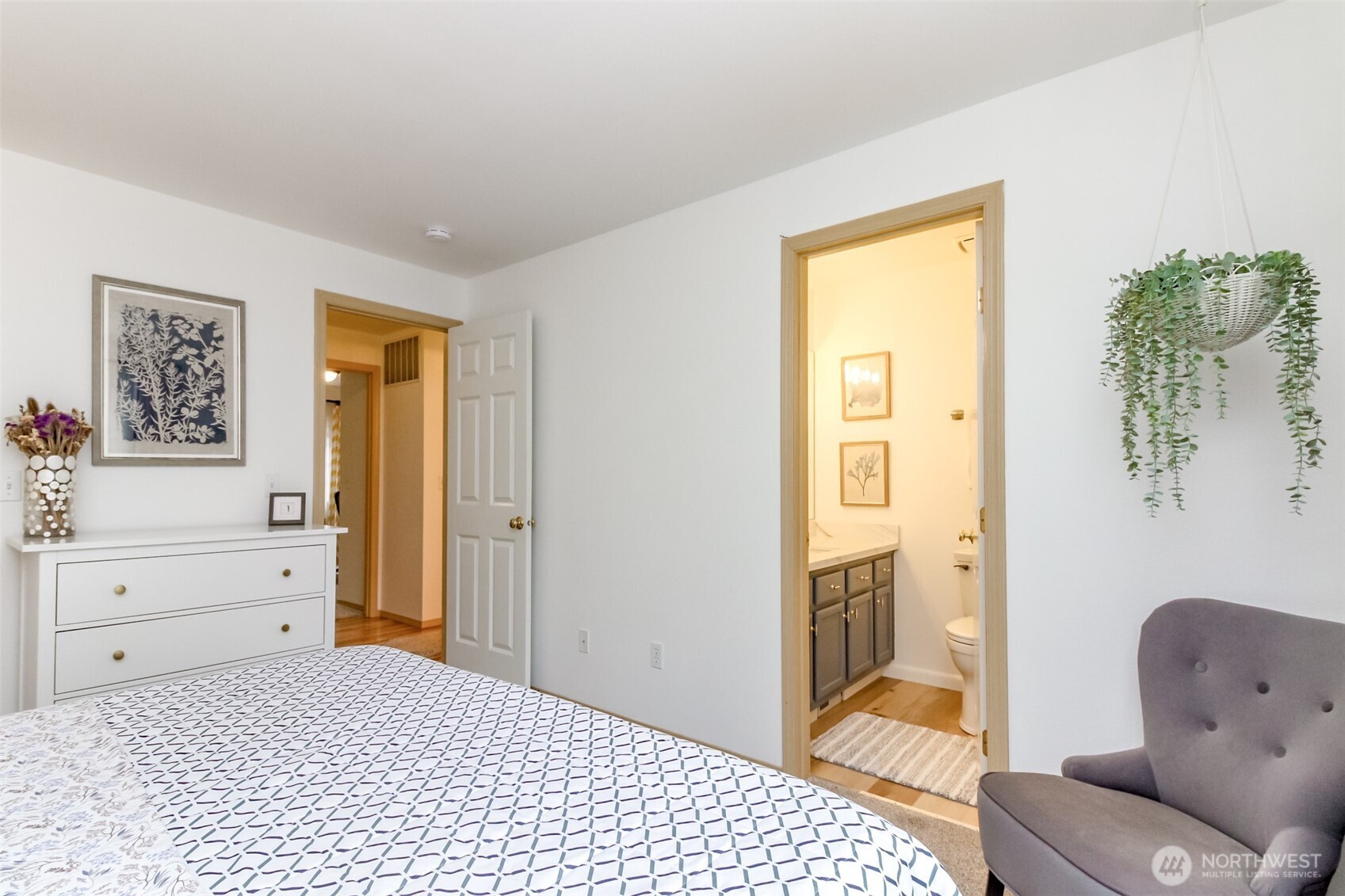 Burien, Washington 98166, United States, 5 Bedrooms Bedrooms, ,3 BathroomsBathrooms,Residential,Pending,81689