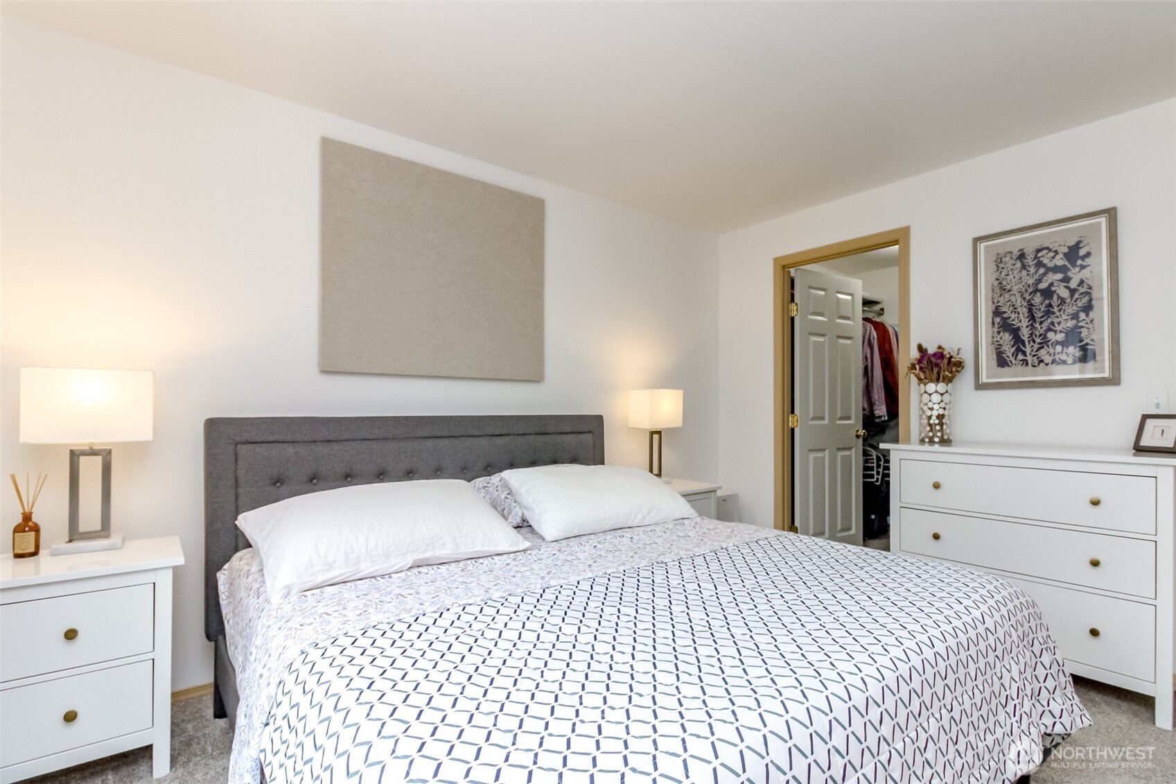 Burien, Washington 98166, United States, 5 Bedrooms Bedrooms, ,3 BathroomsBathrooms,Residential,Pending,81689