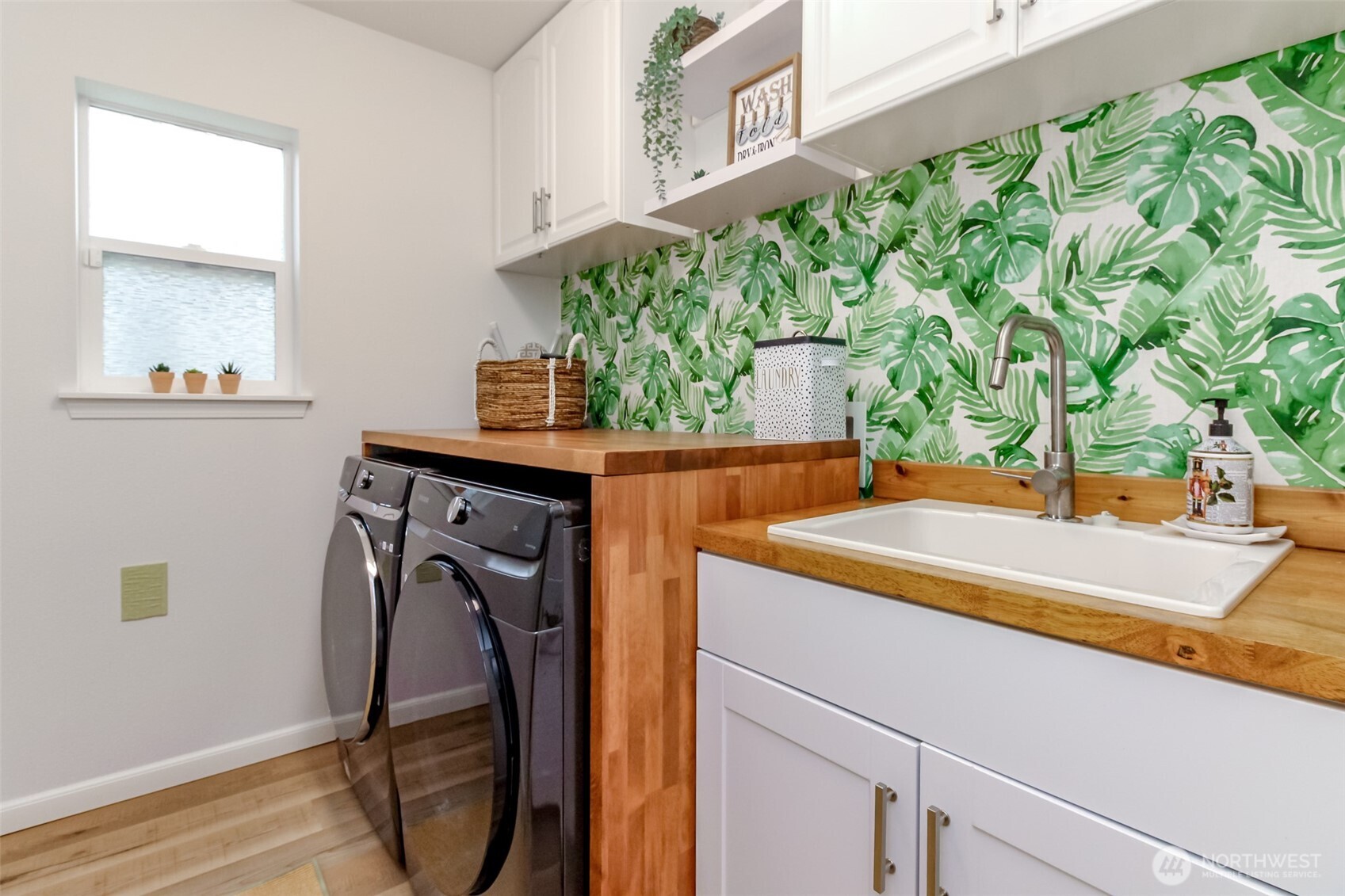 Burien, Washington 98166, United States, 5 Bedrooms Bedrooms, ,3 BathroomsBathrooms,Residential,Pending,81689