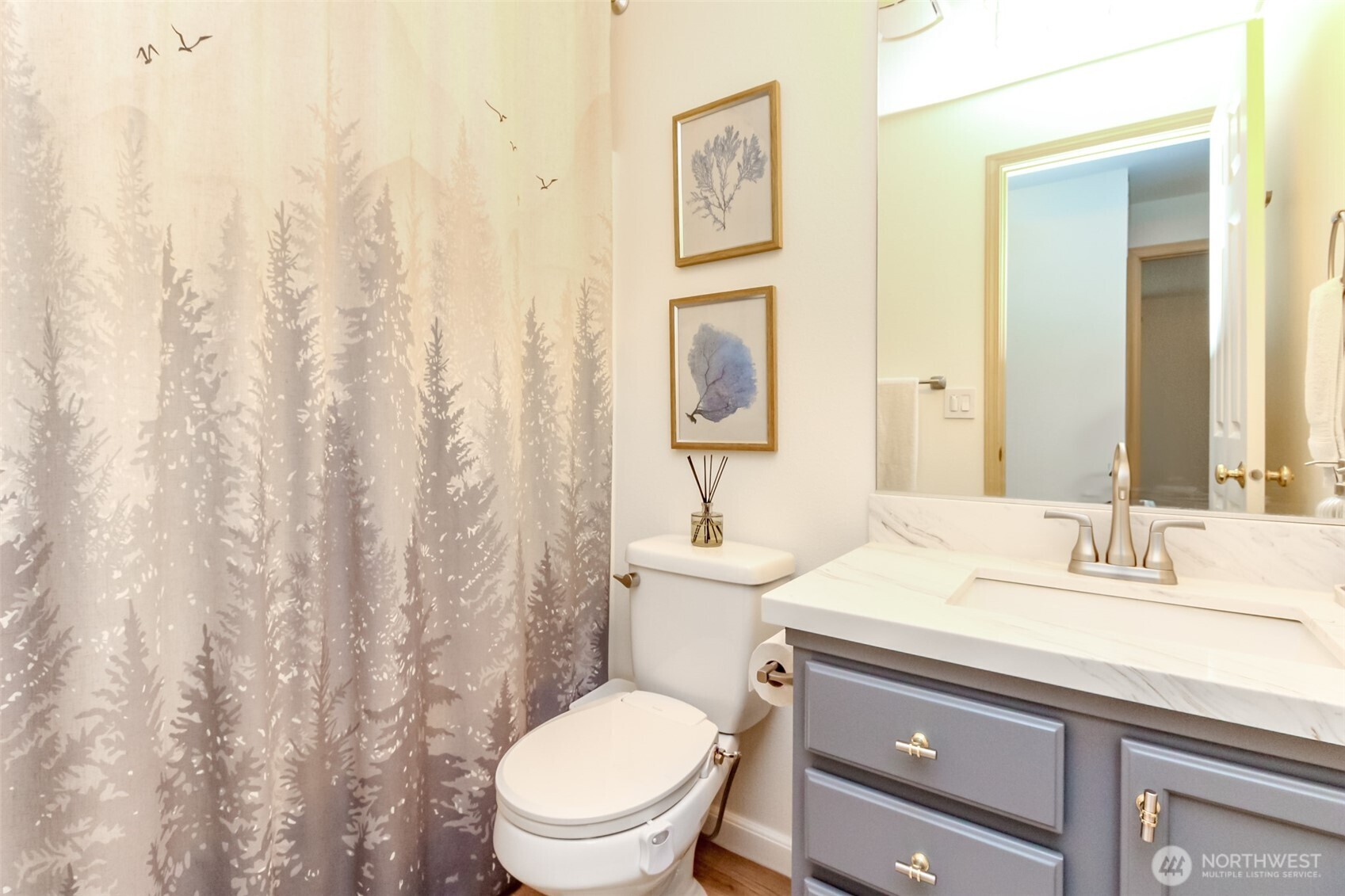 Burien, Washington 98166, United States, 5 Bedrooms Bedrooms, ,3 BathroomsBathrooms,Residential,Pending,81689