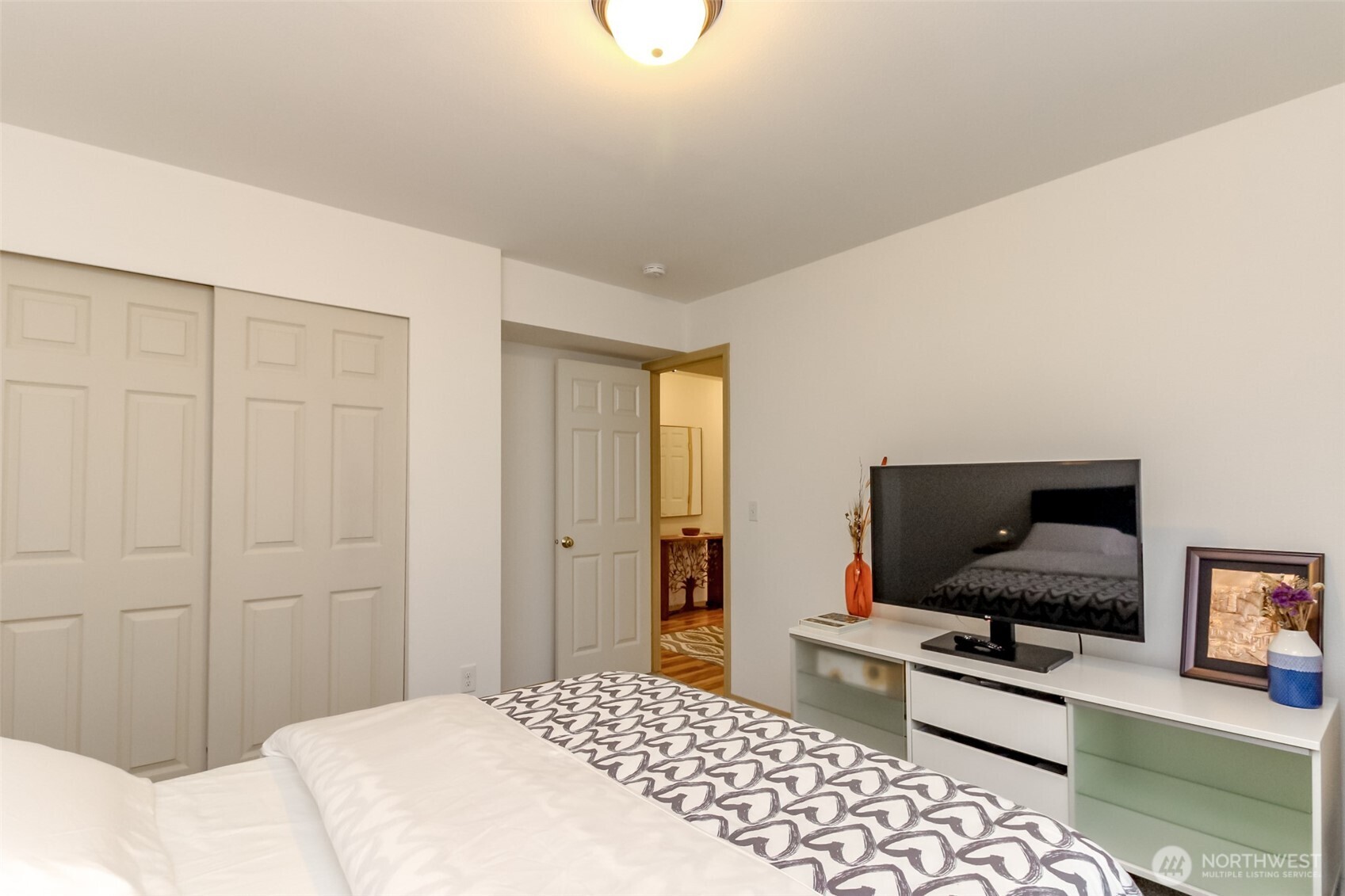 Burien, Washington 98166, United States, 5 Bedrooms Bedrooms, ,3 BathroomsBathrooms,Residential,Pending,81689