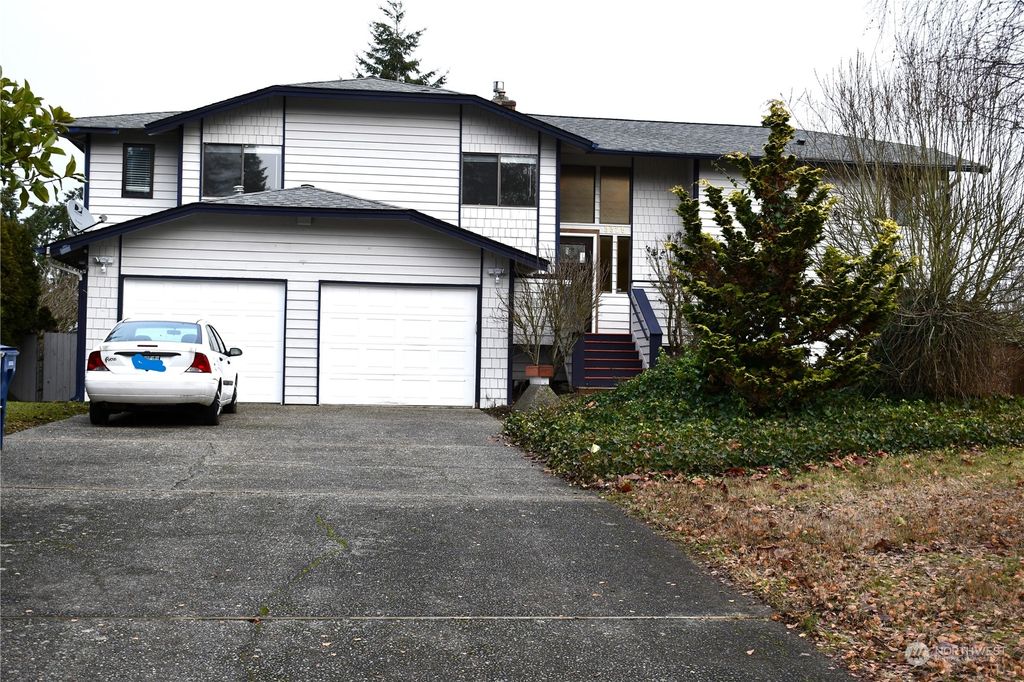 Photo of 3325 Scenic Drive SE, Auburn, WA 98092 (MLS # 2024341)