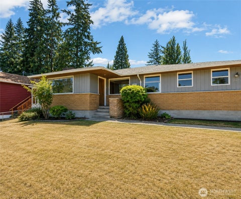 Photo of 11549 N Park Avenue N, Seattle, WA 98133 (MLS # 2568002)