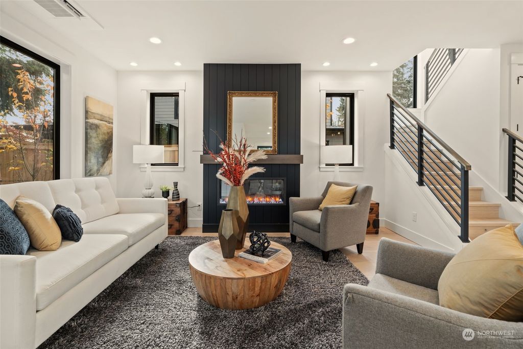 Photo of 13014 NE 112th Street, Kirkland, WA 98033 (MLS # 2311851)