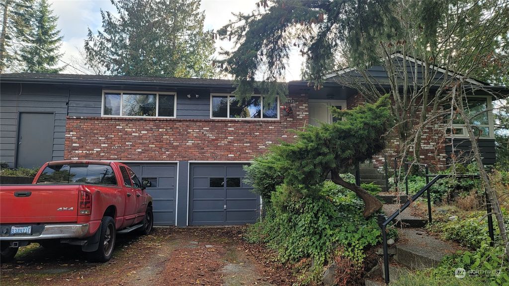 Photo of 1425 NW 195th St, Shoreline, WA 98177 (MLS # 2023430)