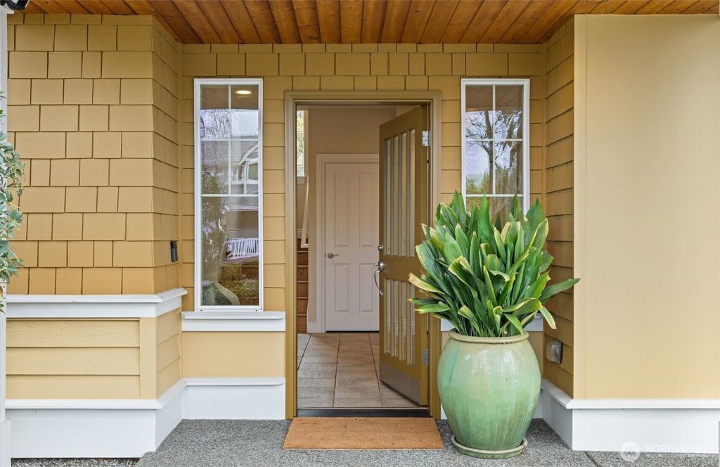 Photo of 10759 Durland Avenue NE, Seattle, WA 98125 (MLS # 2486803)