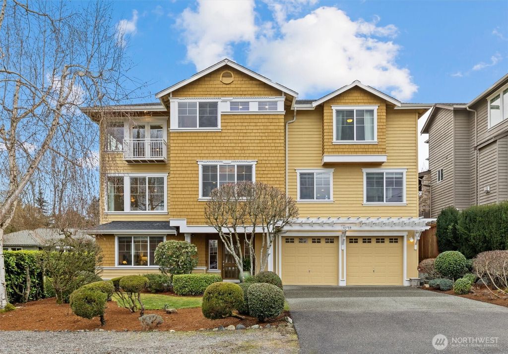 Photo of 10759 Durland Avenue NE, Seattle, WA 98125 (MLS # 2486803)