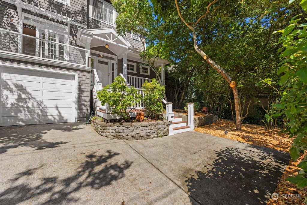 Photo of 1817 Martin Luther King Jr Way, Seattle, WA 98122 (MLS # 2267725)