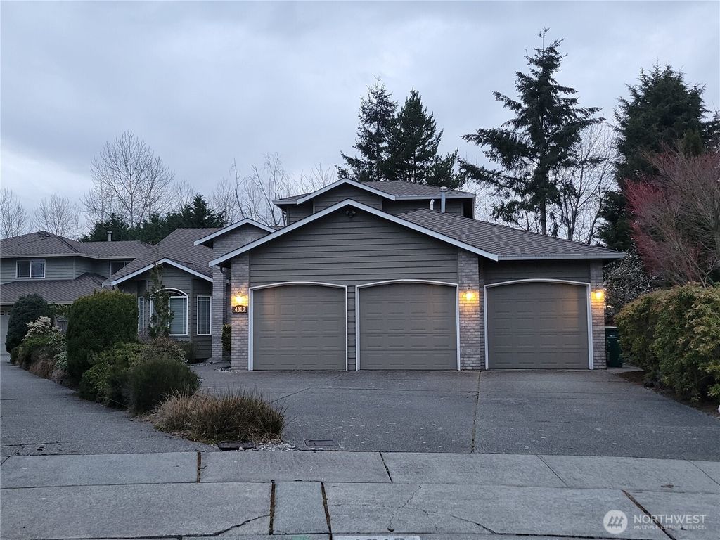 Photo of 4010 139th Place SE, Mill Creek, WA 98012 (MLS # 2345363)