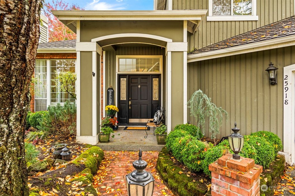 Photo of 25918 SE 39th Place, Sammamish, WA 98029 (MLS # 2307525)