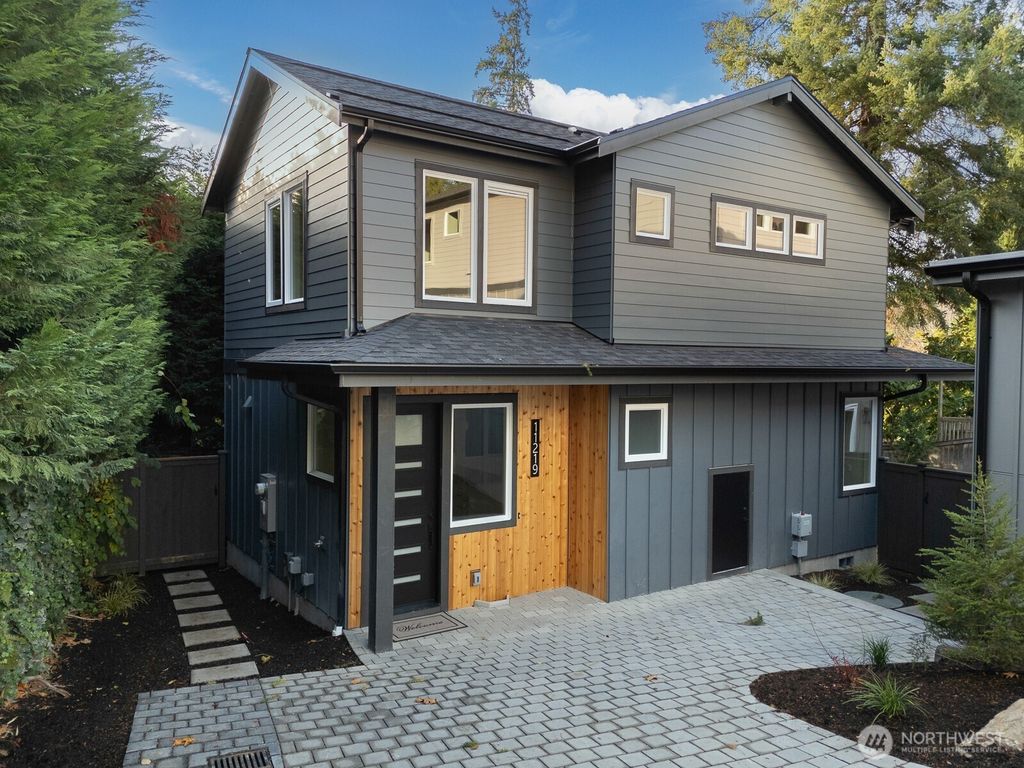 Photo of 11219 NE 95th Street, Kirkland, WA 98033 (MLS # 2502897)