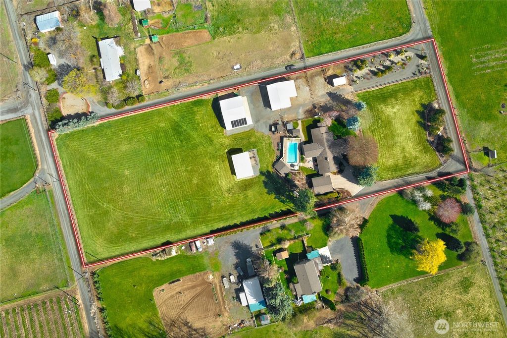 Photo of 160 Horseshoe Lane, Selah, WA 98942 (MLS # 2507467)