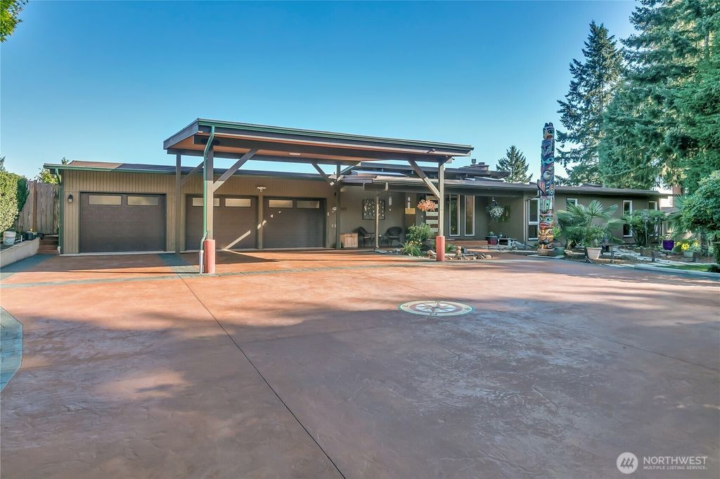 Photo of 11407 SE 326th Place, Auburn, WA 98092 (MLS # 2423207)
