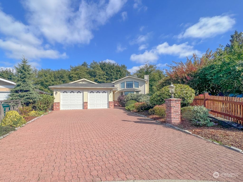 Photo of 150 S 294th Place, Federal Way, WA 98003 (MLS # 2173971)