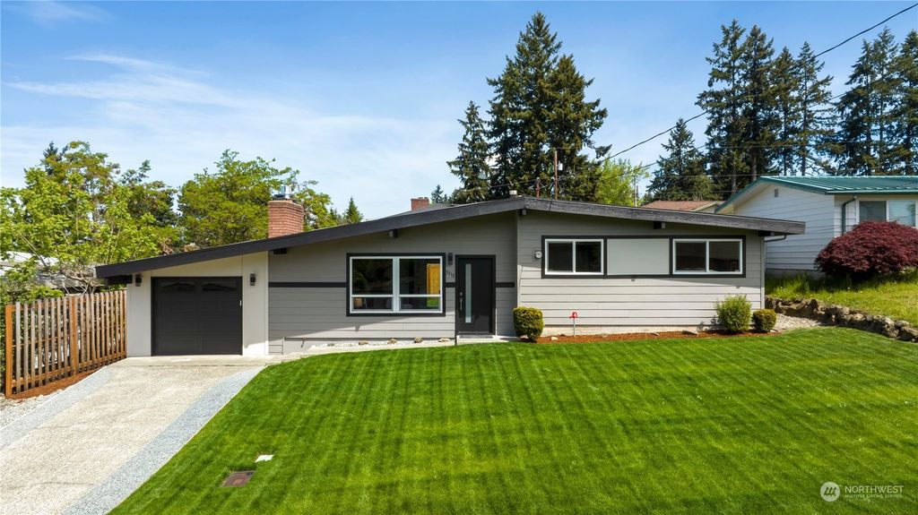 Photo of 3318 NE 11th Street, Renton, WA 98056 (MLS # 2238605)