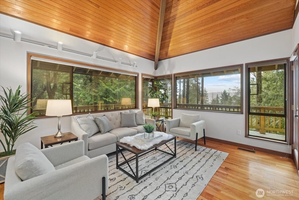 Photo of 7206 NE 118th Street, Kirkland, WA 98034 (MLS # 2480344)