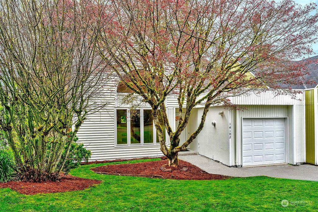 Photo of 14102 NE 78th Court, Redmond, WA 98052 (MLS # 2221962)