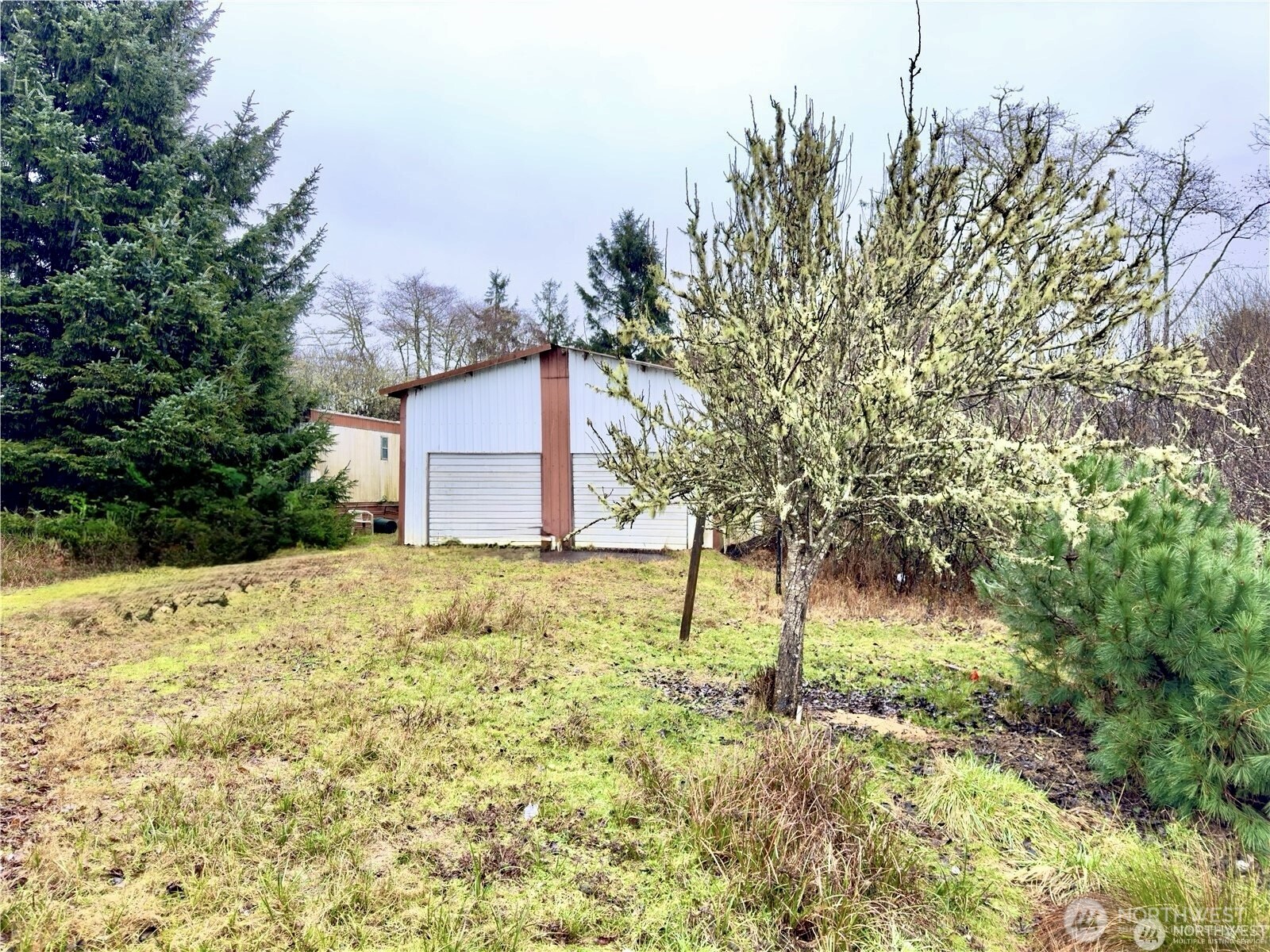 748 Lanyard Court NE