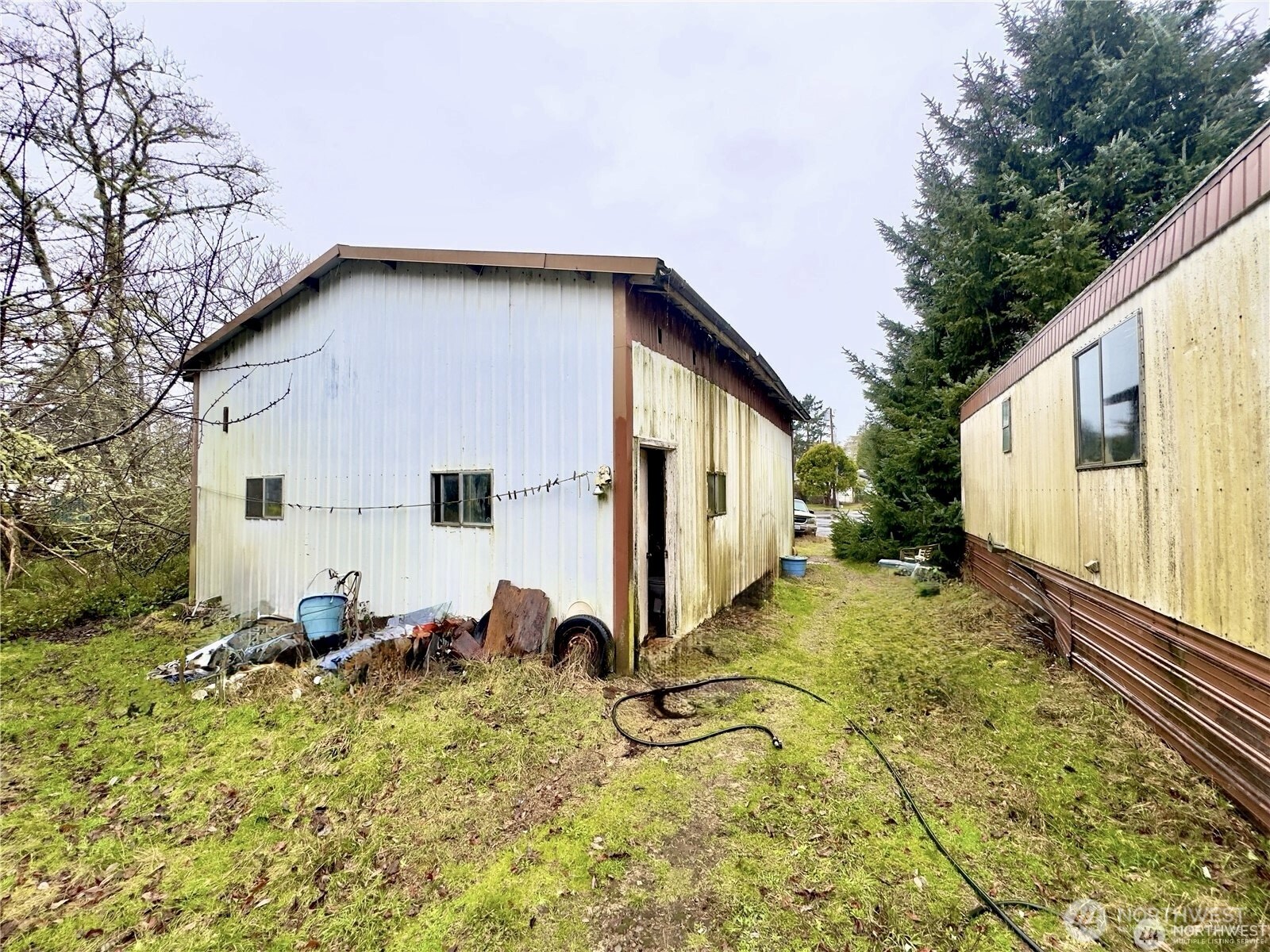 748 Lanyard Court NE