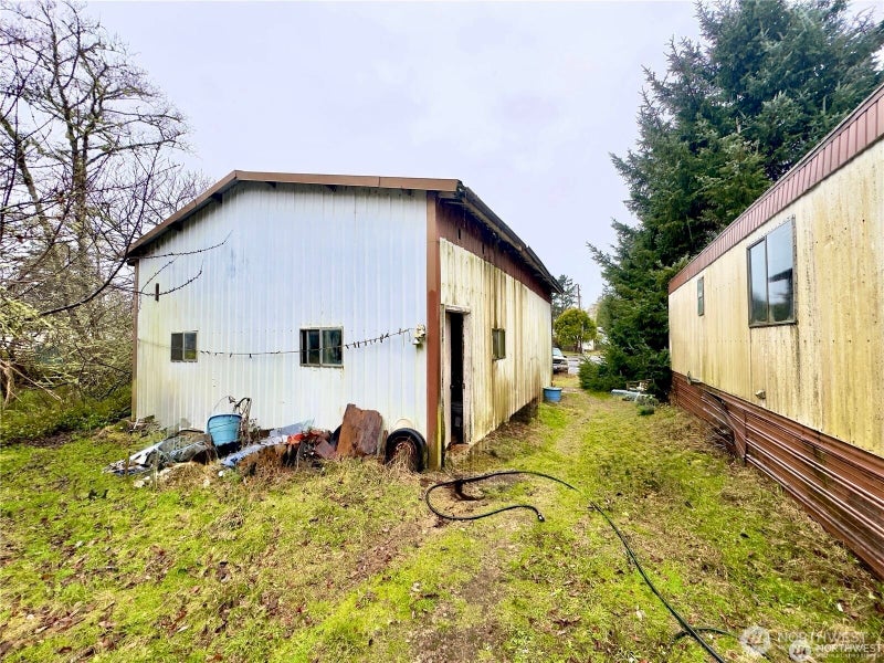 748 Lanyard Court NE