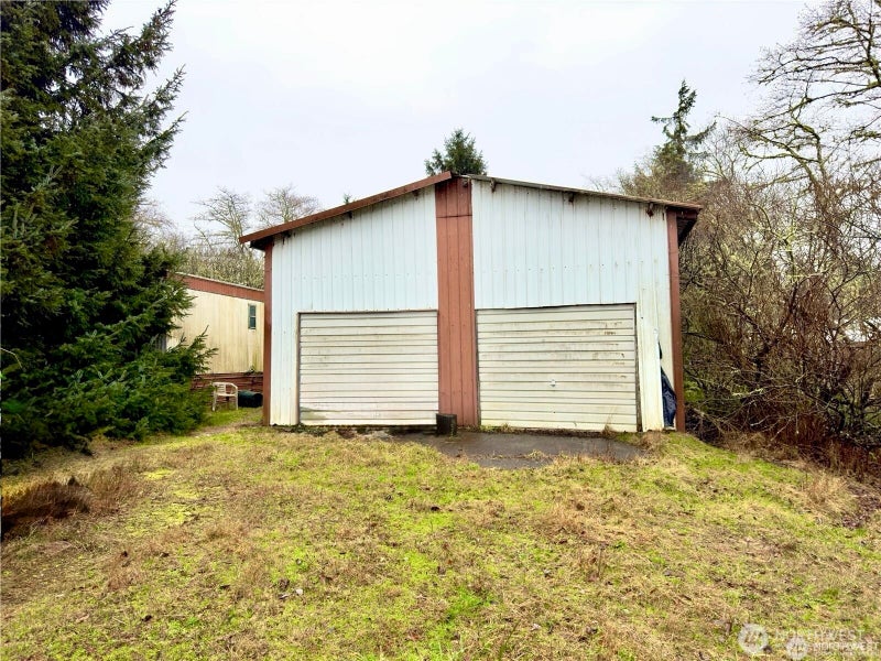 748 Lanyard Court NE