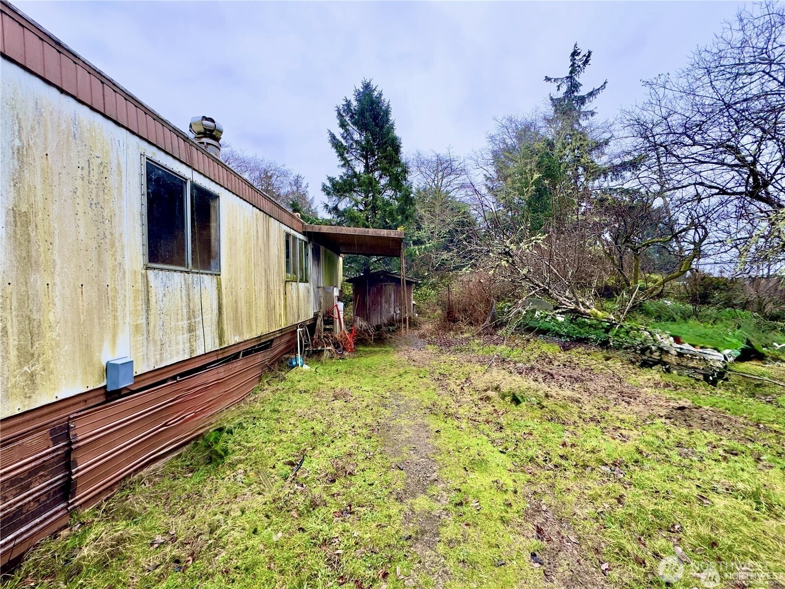 748 Lanyard Court NE