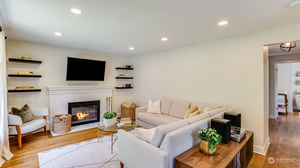 Photo of 8004 27th Avenue NW, Seattle, WA 98117 (MLS # 2292271)