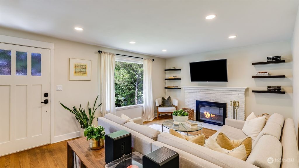 Photo of 8004 27th Avenue NW, Seattle, WA 98117 (MLS # 2292271)