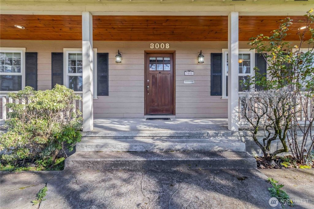 Photo of 3008 Garfield Street, Longview, WA 98632 (MLS # 2499234)